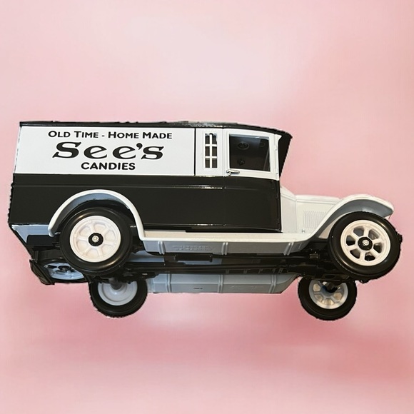 ERTL Collectibles See’s Candies 1927 Graham Brothers Delivery Truck - Picture 4 of 10